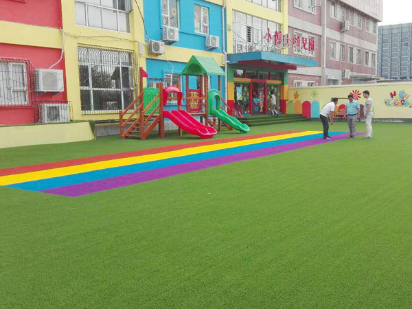 幼兒園草坪