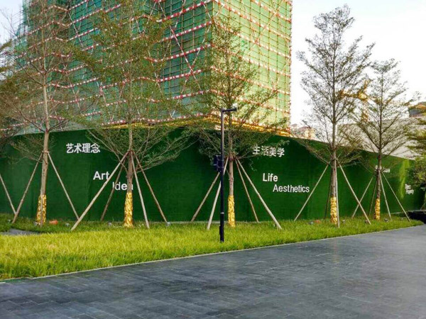 工程圍擋草坪